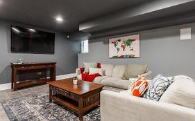 Forrestville Ave Large Suite